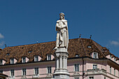 Denkmal von Walther von der Vogelweide am Waltherplatz, Bozen, Südtirol, Italien