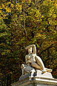 Statues at the entrance to the park du Cinquantenaire.