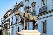 Reiterstandbild der Augusta Senora Condesa de Barcelona an der Stierkampfarena in Sevilla, Andalusien, Spanien