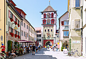 Paradiesstraße und Martinstor in der Altstadt von Wangen im Westallgäu in Baden-Württemberg in Deutschland