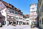 Herrenstraße mit Frauentor in der Altstadt von Wangen im Westallgäu in Baden-Württemberg in Deutschland