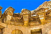 Nymphäum öffentlicher Brunnen, antike römische Stadt, Jerash, Jordanien. Jerash kam zwischen 300 v. Chr. und 100 n. Chr. an die Macht und war bis 600 n. Chr. eine Stadt. Berühmtes Handelszentrum. Ursprünglichste römische Stadt im Nahen Osten.