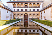 Der Myrtenhof, Welterbe Alhambra in Granada, Andalusien, Spanien  