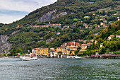 Blick vom See des Dorfes Varenna, Comer See, Lombardei, Italien