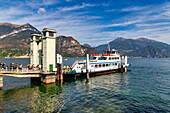 Touristen auf der Fähre, Bellagio, Comer See, Lombardei, Italien.