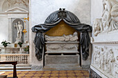 Kleine Kapelle in den Gärten der Villa Melzi, Bellagio, Comer See, Lombardei, Italien