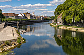 Am Fluss Doubs in Besancon, Bourgogne-Franche-Comté, Frankreich, Europa