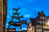 Sculpture of the Bremen Town Musicians at dusk, Free Hanseatic City of Bremen, Germany, Europe
