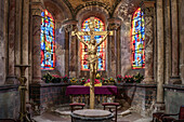 Kruzifix im Innenraum einer Kapelle der Kirche Saint-Nicolas, Blois, Frankreich 