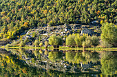 Landschaft am Fluss Crnojevic bei Rijeka Crnojevica, Montenegro, Europa  
