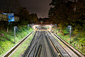 Gleise der Berliner S-Bahn, U-Bahn, Krumme-Lanke, Zehlendorf, Berlin, Deutschland