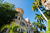 Kuba. Cienfuegos. Der Palacio de Valle, der 1919 im kunstvollen marokkanischen Stil erbaut wurde, war viele Jahre lang ein Casino.