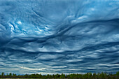 Kanada, Ontario, Sault Ste Marie. Asperitas-Wolken über dem Lake Superior