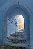 Griechenland, Santorini, Pyrgos. Gebäude-Durchgang