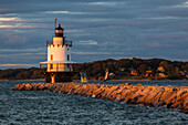 USA, Maine, Portland, Spring Point Ledge Lighthouse, Sonnenuntergang