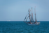 Tall ship Loth Loriën, three-master, Baltic Sea resort of Binz, Rügen Island, Mecklenburg-West Pomerania, Germany