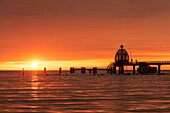 Sonnenaufgang an der Seebrücke Sellin, Tauchglocke, Insel Rügen, Mecklenburg-Vorpommern, Deutschland