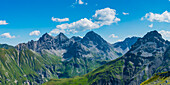 Panorama vom Wildengundkopf zur Öfnerspitze, 2576m, Großer Krottenkopf, 2656m und Mutlerkopf, 2366m, Allgäuer Alpen, Allgäu, Bayern, Deutschland, Europa