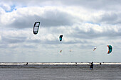 Kitesurfer in Sankt Peter-Ording, Schleswig-Holstein, Deutschland