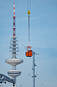 Fernsehturm vom Hafen in Hamburg, Deutschland, Europa