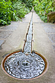 Brunnen im Garten La Mortella in Forio, Insel Ischia, Golf von Neapel, Kampanien, Italien