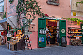 Traditioneller Delikatessenladen in Forio, Insel Ischia, Golf von Neapel, Kampanien, Italien