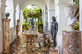 Statuen im Garten der Villa San Michele, Anacapri, Capri, Golf von Neapel, Kampanien, Italien