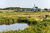 Landschaft im Gebiet bei Klise Nor und das Dorf  Bagenkop, Insel Langeland, Dänemark, Europa 