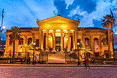 Palermos Opernhaus Teatro Massimo  in der Abenddämmerung, Palermo, Sizilien, Italien, Europa  