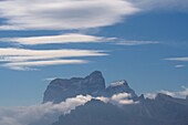 Blick über Cortina d'Ampezzo auf die Dolomiten Belluno, Veneto, Italien