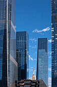 Hochhäuser der Hudson Yards mit dem Empire State Building im Hintergrund, Midtown Manhattan, New York, New York, USA