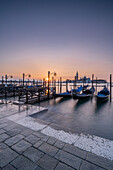 Venedig - morgendliche Uferpromenade Schiavoni, Venezien, Italien