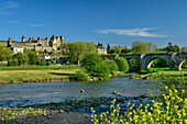 Festung Cite de Carcassonne mit Fluss Aude im Vordergrund, Carcassone, Canal du Midi, UNESCO Welterbe Canal du Midi, Okzitanien, Frankreich