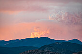 Usa, New Mexico, Santa Fe, Smoke over Sangre de Cristo Mountains during Calf Canyon/Hermits Peak Fire