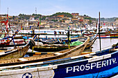 Fischerhafen in Cape Coast an der Goldküste in der Central Region im Süden von Ghana in Westafrika
