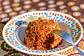 Jollof Rice, westafrikanisches Reisgericht, serviert in Ghana in Westafrika