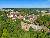 Hattonchâtel mit Chateau im Parc Naturel Regional de Lorraine, Meuse, Lothringen, Grand Est, Frankreich