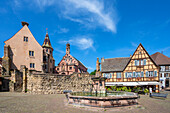 Place de Chateau St. Leon, Eguisheim, Haut-Rhin, Route des Vins d'Alsace, Elsässer Weinstraße, Grand Est, Alsace-Champagne-Ardenne-Lorraine, Frankreich