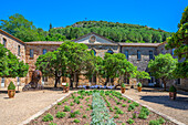 Kloster Abbaye Sainte-Marie de Fontfroide, Narbonne, Aude, Languedoc-Roussillon, Occitanie, Languedoc-Roussillon-Midi-Pyrénées, Frankreich