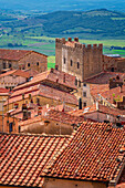 Über den Dächern von Massa Marittima, Provinz Grosseto, Maremma, Toskana, Italien