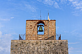 Blick auf den Glockenturm der Festung von Massa Marittima, Provinz Grosseto, Maremma, Toskana, Italien