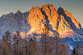 Alpenglühen am Monte Cristallo in den Dolomiten, Südtirol, Italien