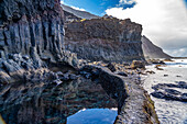 Das vulkanische Naturschwimmbecken Charco de la Laja, El Hierro, Kanarische Inseln, Spanien 