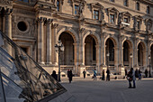 Tourists pose in front of art museum &quot;Musée du Louvre&quot;, capital Paris, Ile-de-France, France