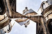 Doppelbelichtung der Eglise Saint-Laurent, gesehen von der Rue du Faubourg Saint-Martin in Paris, Frankreich.