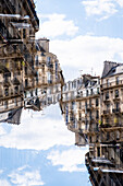 Doppelbelichtung klassischer Wohngebäude in der Rue Saint-Martin in Paris, Frankreich.