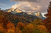 Blick zum Zugspitzmassiv mit Alpspitze, Zugspitze und Waxenstein, Wettersteingebirge, Bayern, Deutschland