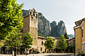 Mittelalterliches Dorf und Felsen, Saou, Département Drôme, Auvergne-Rhône-Alpes, Provence, Frankreich