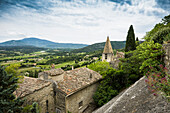 Mittelalterliches Bergdorf, Crestet, Département Vaucluse, Provence, Provence-Alpes-Côte d'Azur, Frankreich