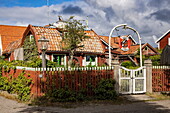 Uriges Haus mit Rettungsring Dekoration Sandhamn, Stockholmer Schären, Schweden, Europa